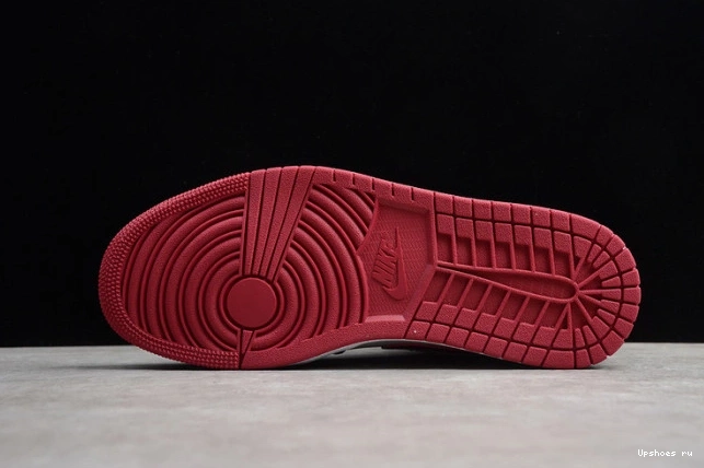 Jordan 1 554724-066 Bred  Toe Mid Air 0513